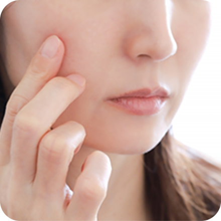 顔の左右差が気になる女性