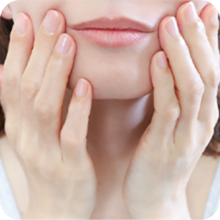 食いしばり歯ぎしりでエラが張っている女性